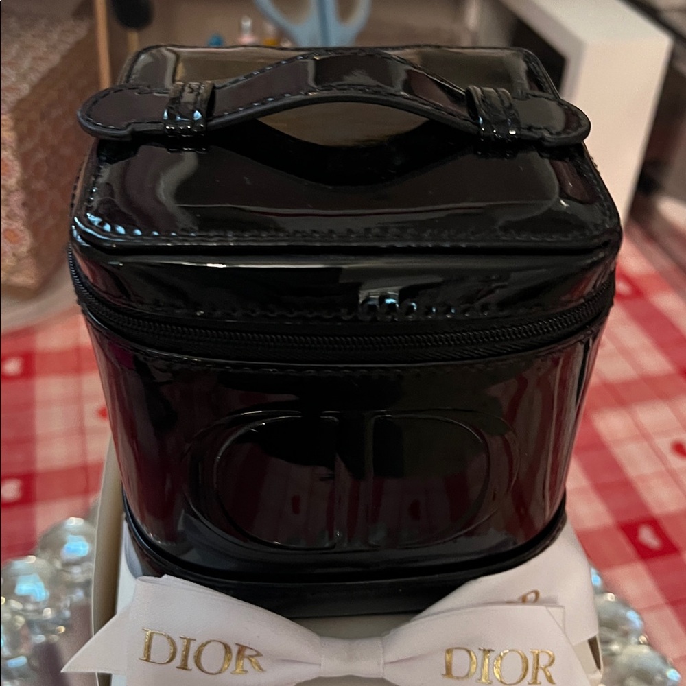 Dior Black Patent Makeup Train Case with White Gold-Logo Bow - Picture 4 of 7